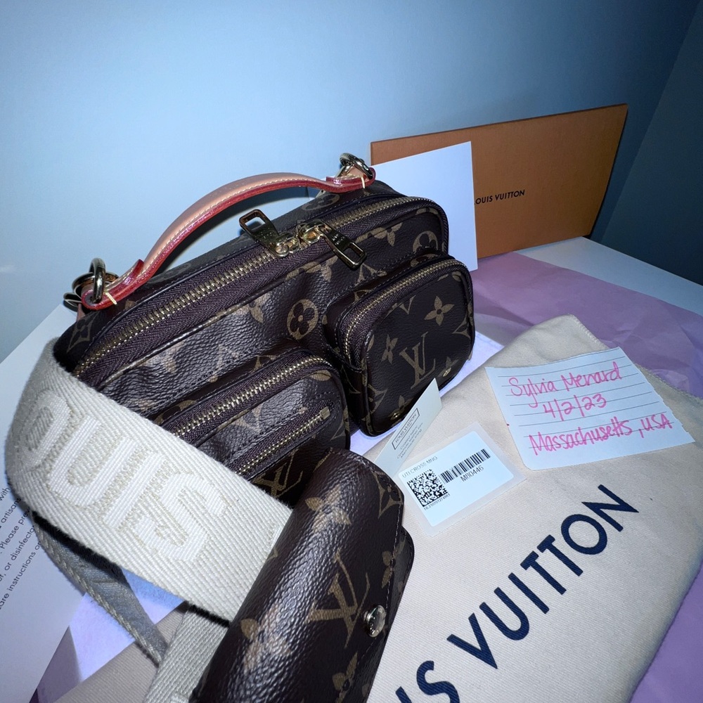 Louis Vuitton Authentic Monogram Utility Crossbody - image 5